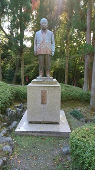 DSC_0065武見太郎銅像.JPG